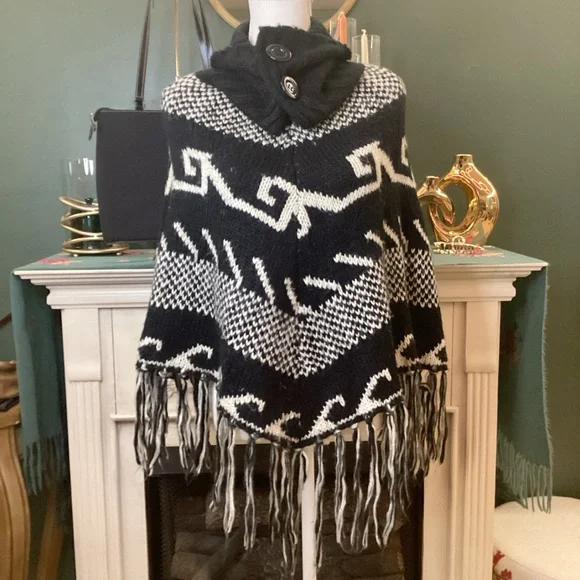 Steve Madden Black and White Knit Poncho - Picture 1 of 3